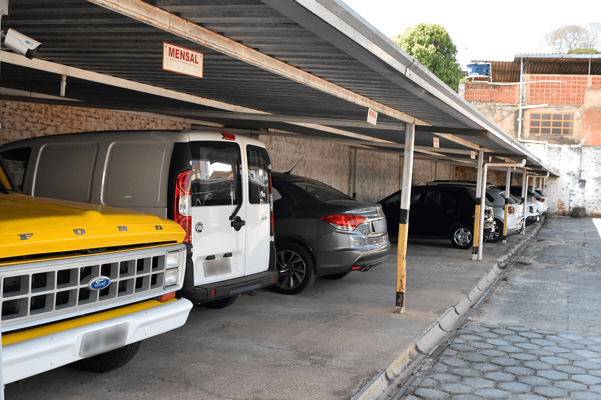 Pátio coberto do Estacionamento Magaldi em São João del Rei